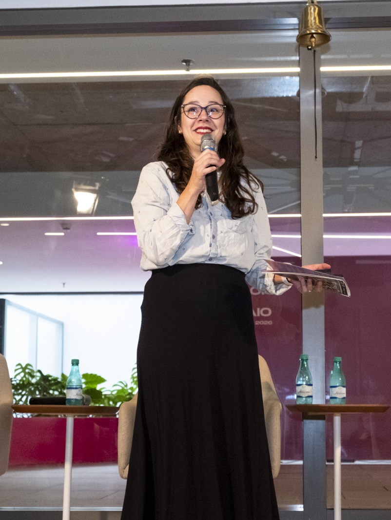 Carol Rosignoli dando aula